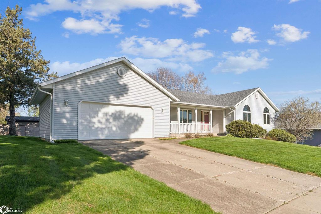 Photo of 2103 Wakefield Drive, Marshalltown, IA 50158 (MLS # 6337469)