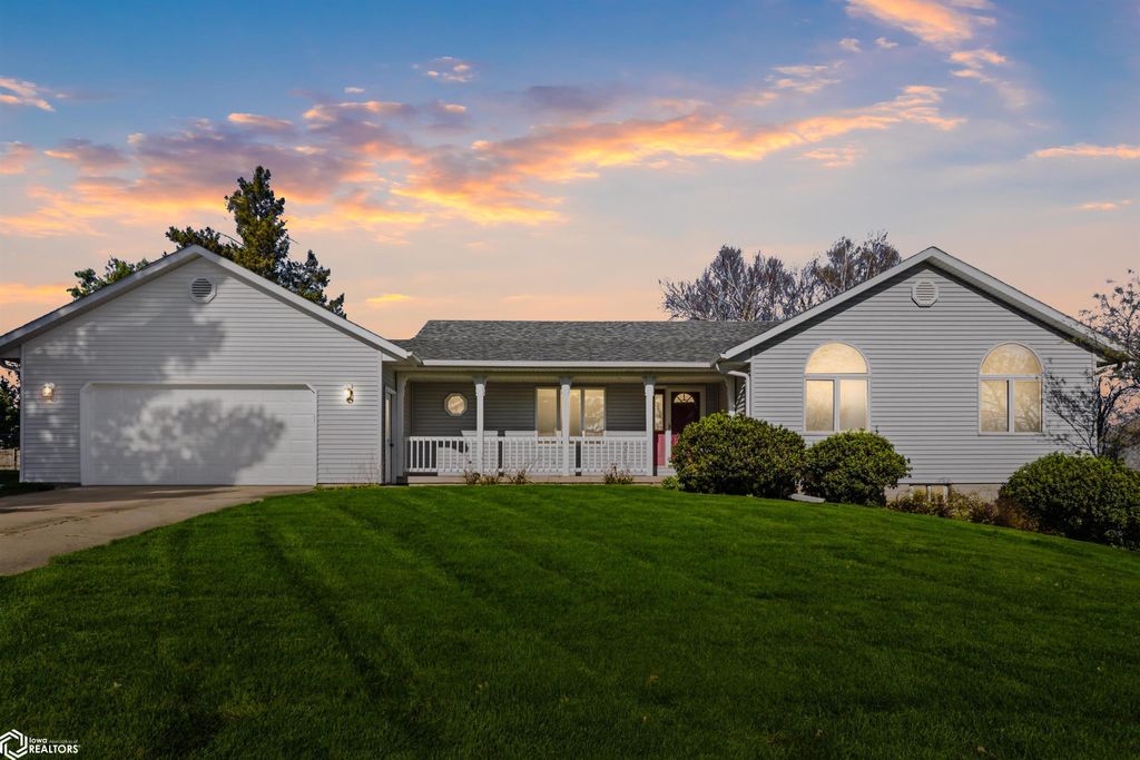Photo of 2103 Wakefield Drive, Marshalltown, IA 50158 (MLS # 6337469)