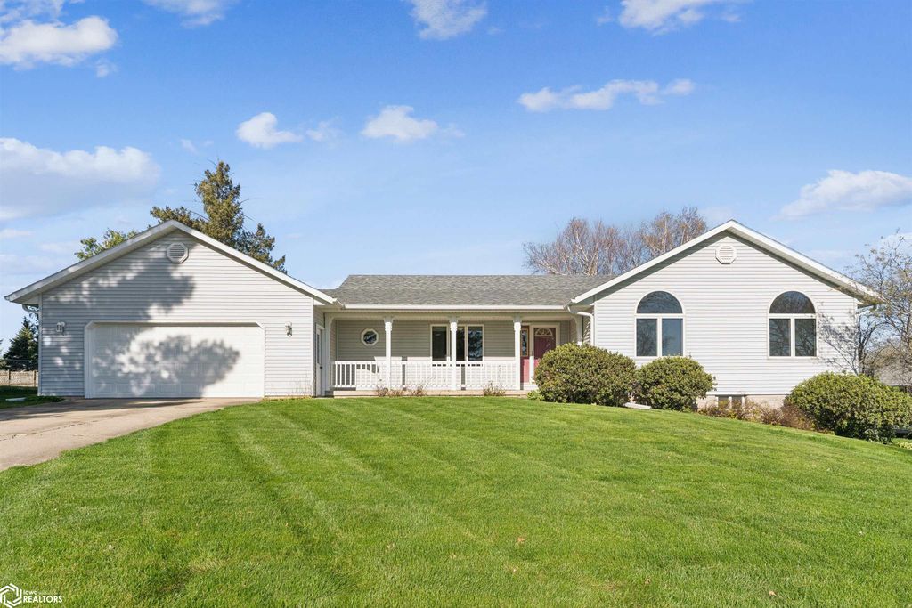 Photo of 2103 Wakefield Drive, Marshalltown, IA 50158 (MLS # 6337469)
