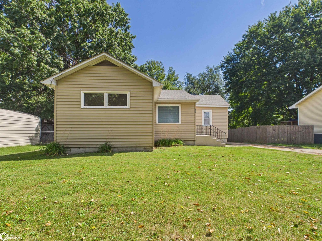 Photo of 468 N 10th Street, Oskaloosa, IA 52577 (MLS # 6342401)