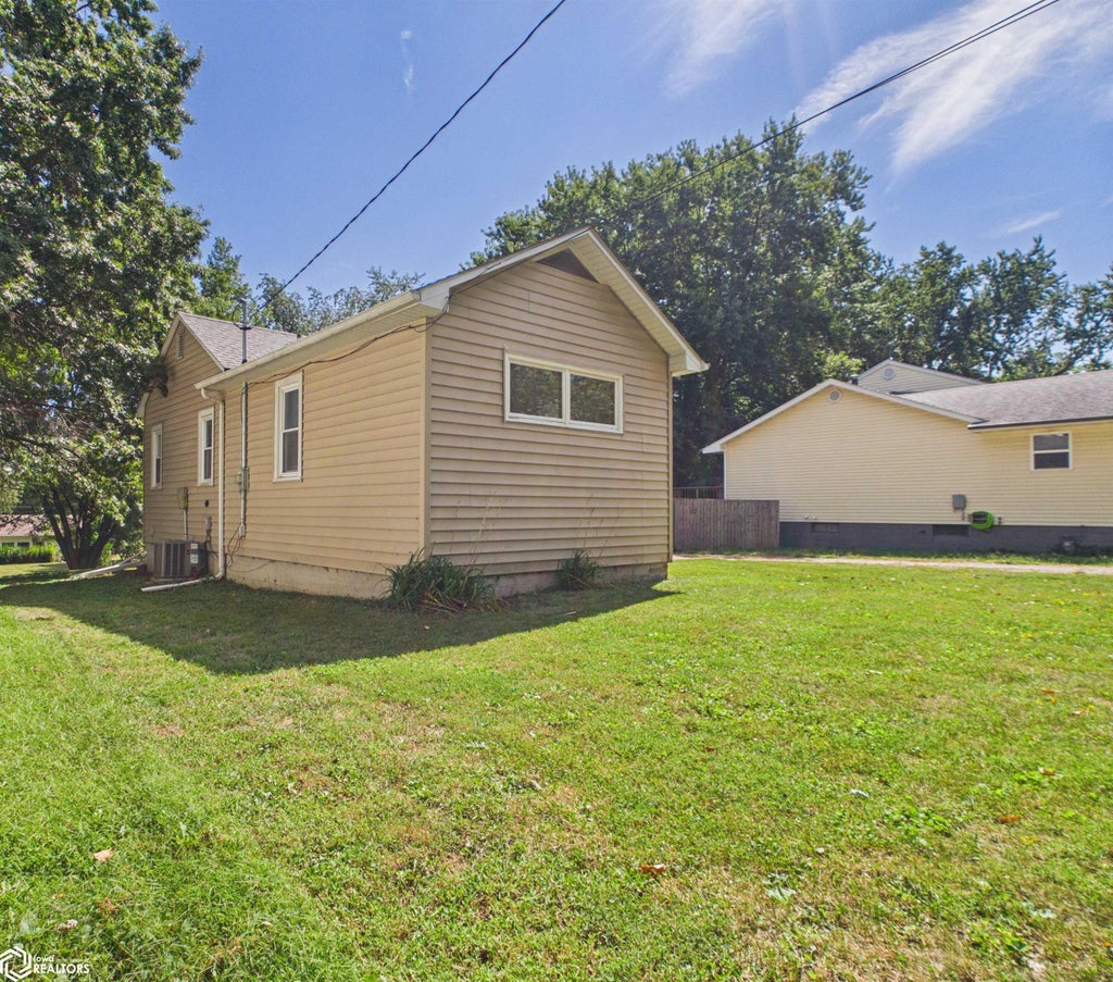 Photo of 468 N 10th Street, Oskaloosa, IA 52577 (MLS # 6342401)