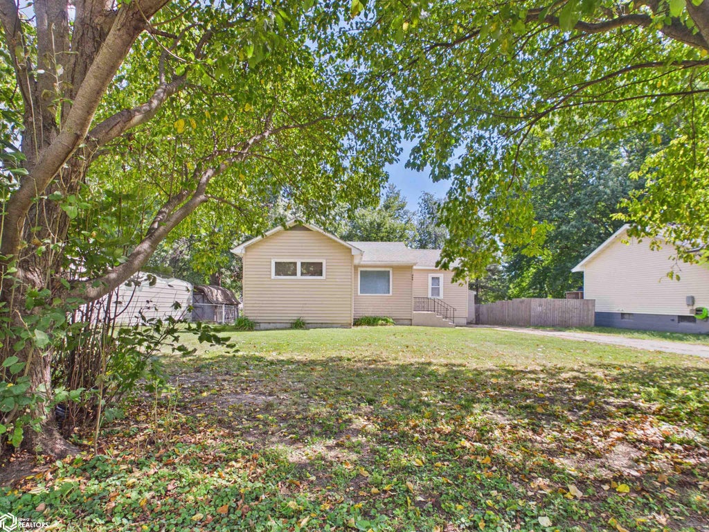 Photo of 468 N 10th Street, Oskaloosa, IA 52577 (MLS # 6342401)