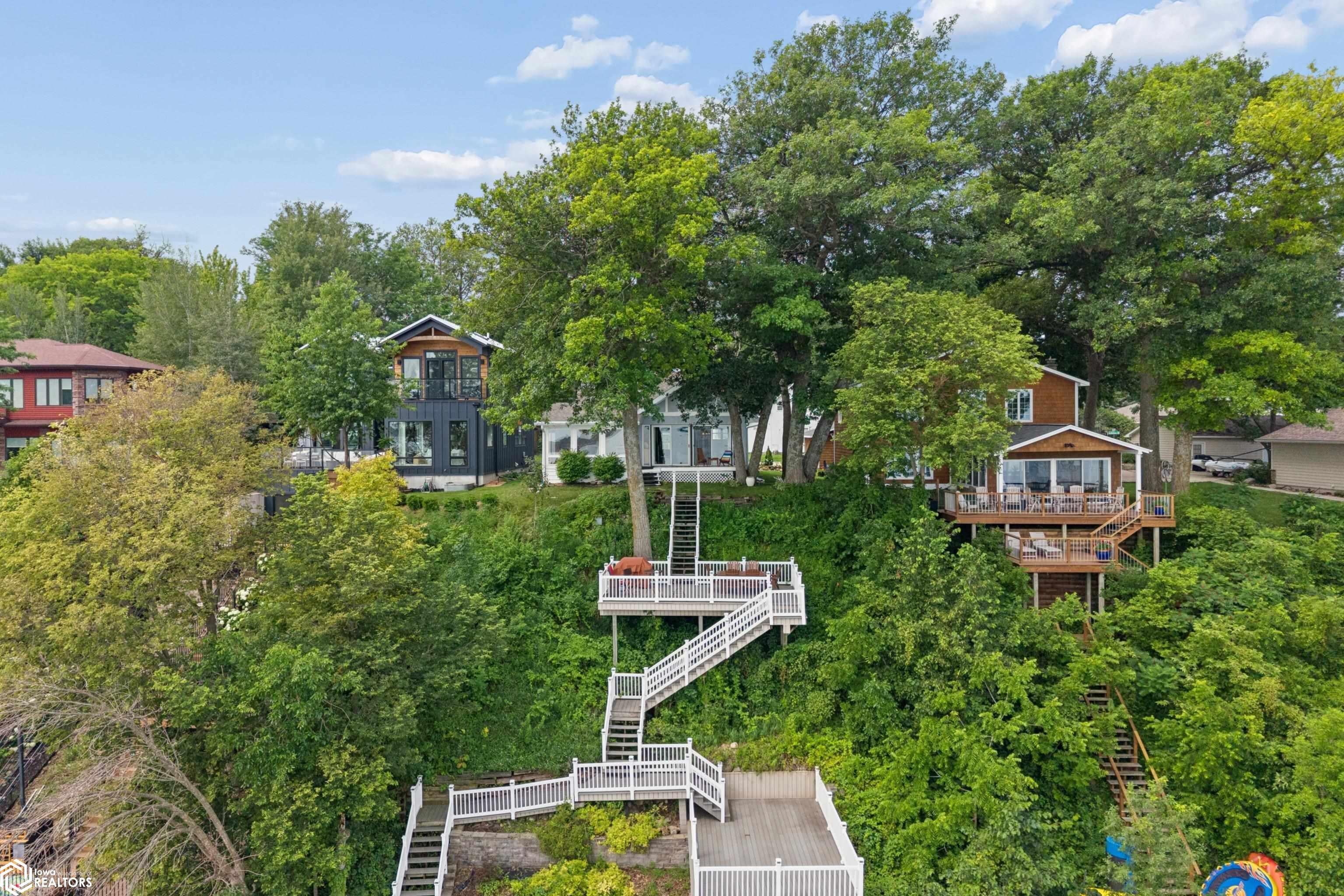 5318 Lakeview Drive