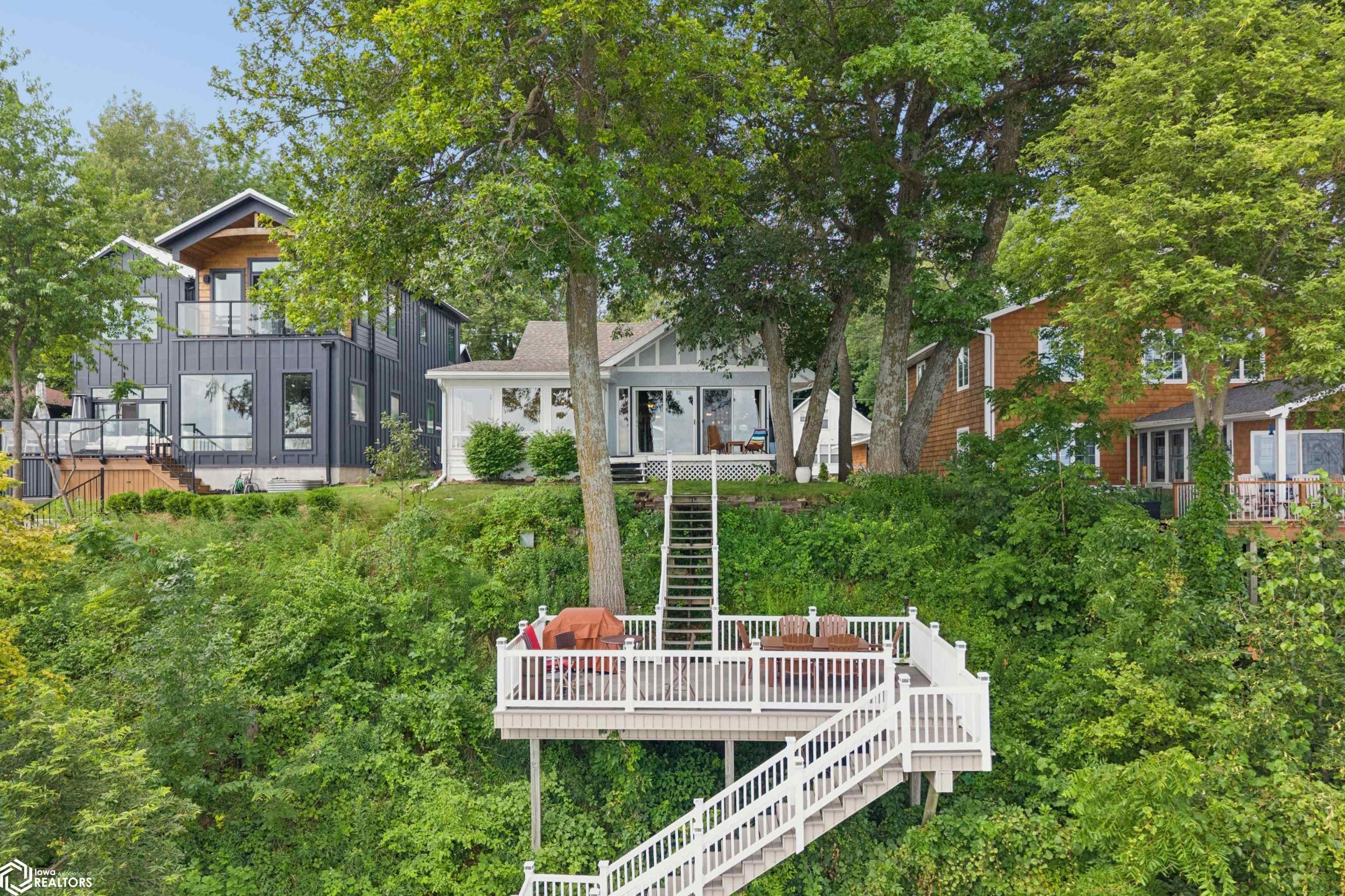 5318 Lakeview Drive