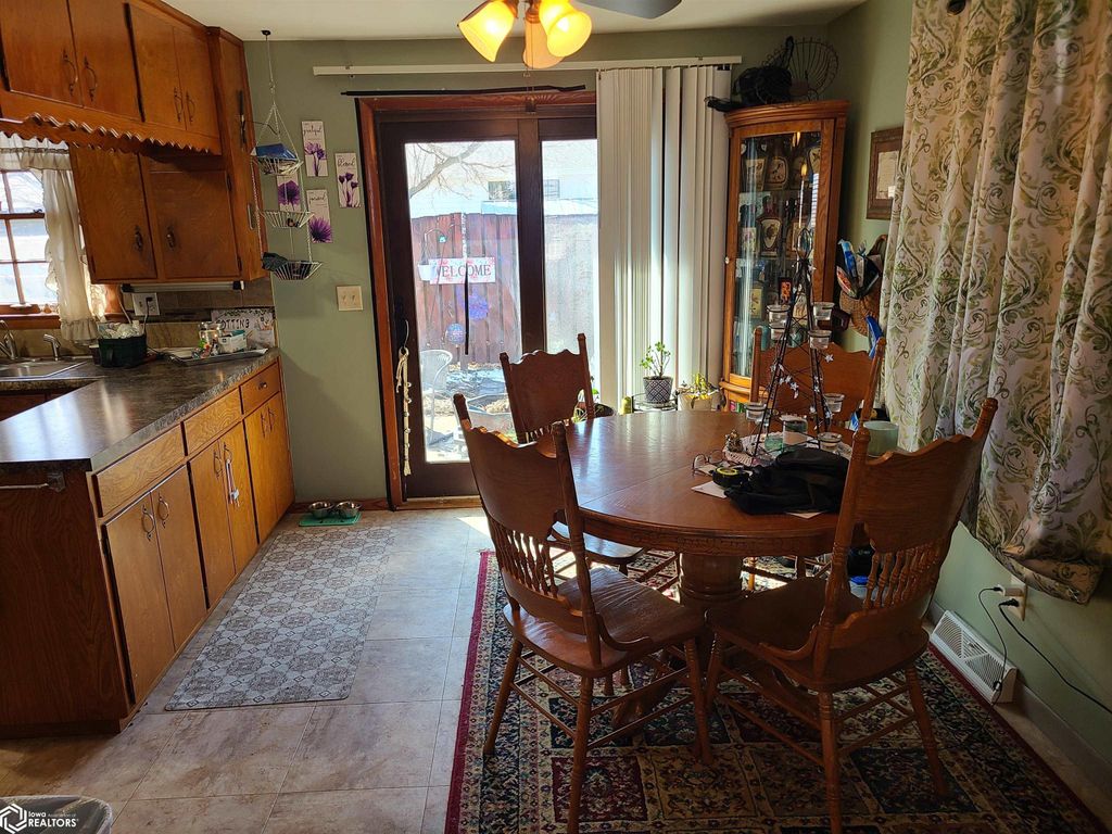 Photo of 105 Sunny Circle, Mason City, IA 50401 (MLS # 6336277)