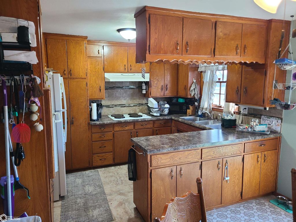 Photo of 105 Sunny Circle, Mason City, IA 50401 (MLS # 6336277)