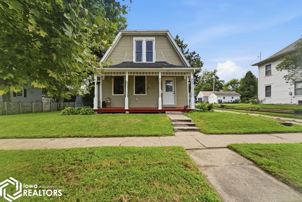 Photo of 610 2Nd Avenue E, Oskaloosa, IA 52577 (MLS # 6341464)
