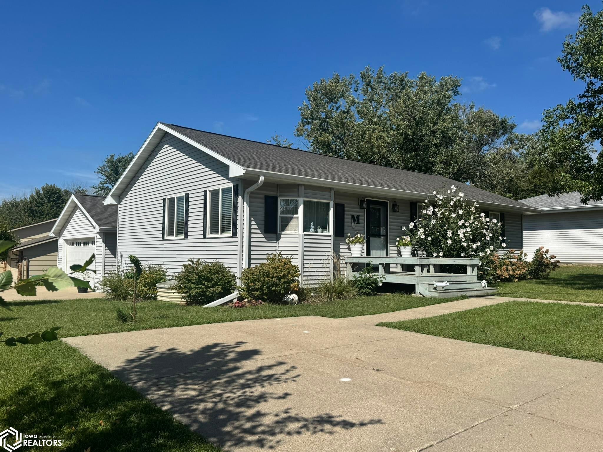 612 Country Club Circle