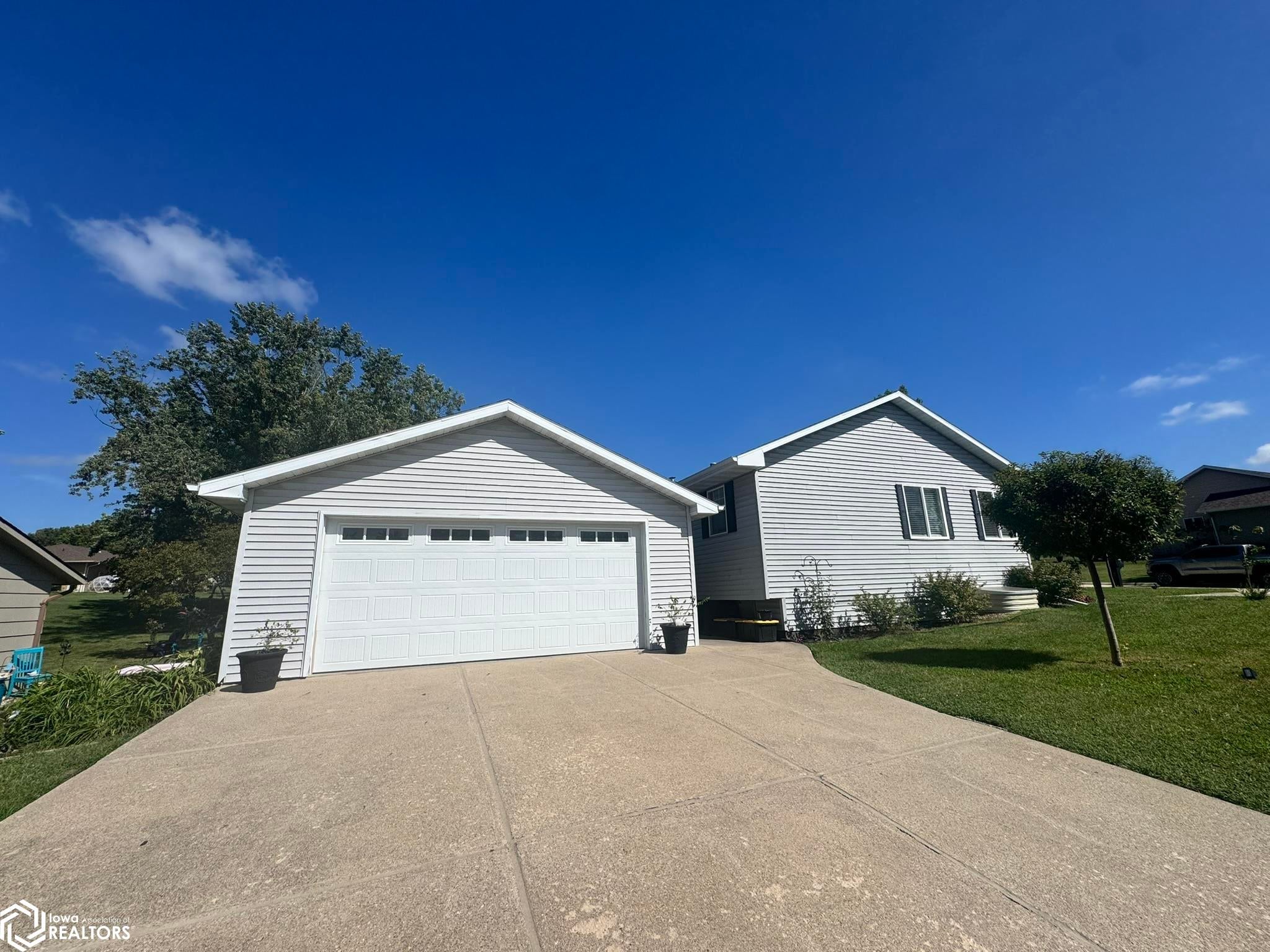612 Country Club Circle