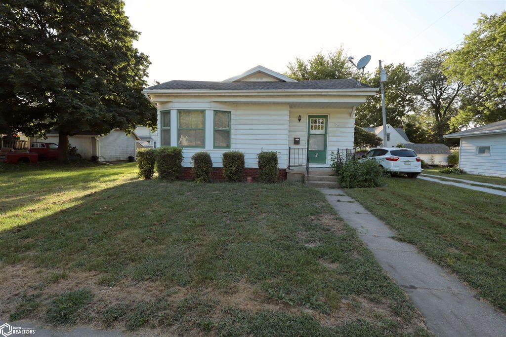 Photo of 703 N College Avenue, Mount Pleasant, IA 52641 (MLS # 6331462)