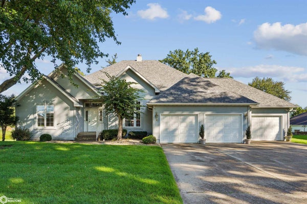 2 OLD COLONY RD, BURLINGTON, IA 52601 - Image f27ba06bfa33c38bcf8cba5573efb8d0/1420365113