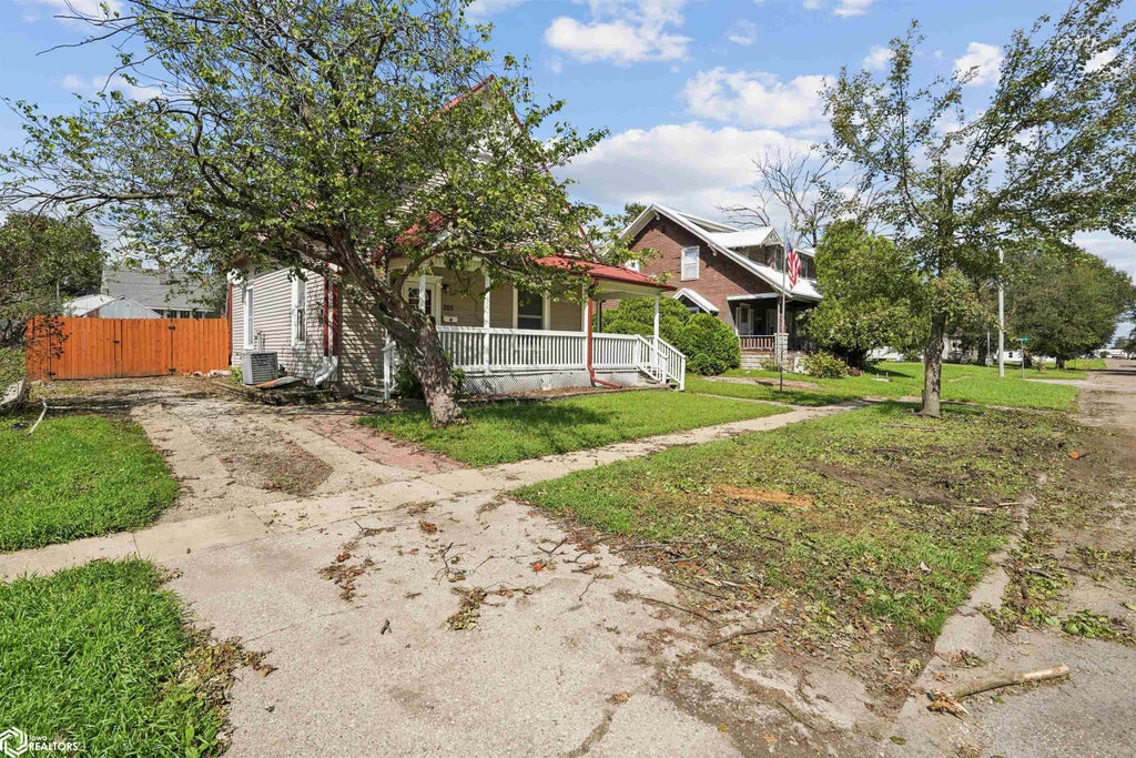 Photo of 205 E Wilson Street, New London, IA 52645 (MLS # 6341753)