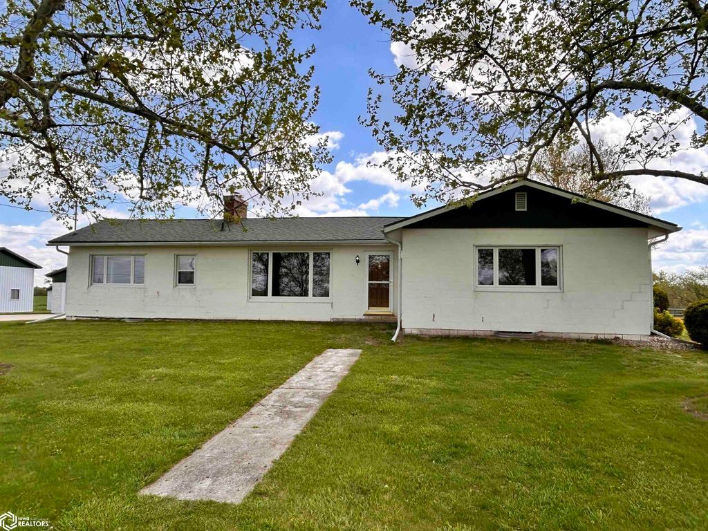 Photo of 1404 Lake Road, Ottumwa, IA 52501 (MLS # 6337753)