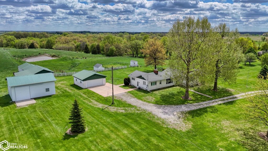 Photo of 1404 Lake Road, Ottumwa, IA 52501 (MLS # 6337753)