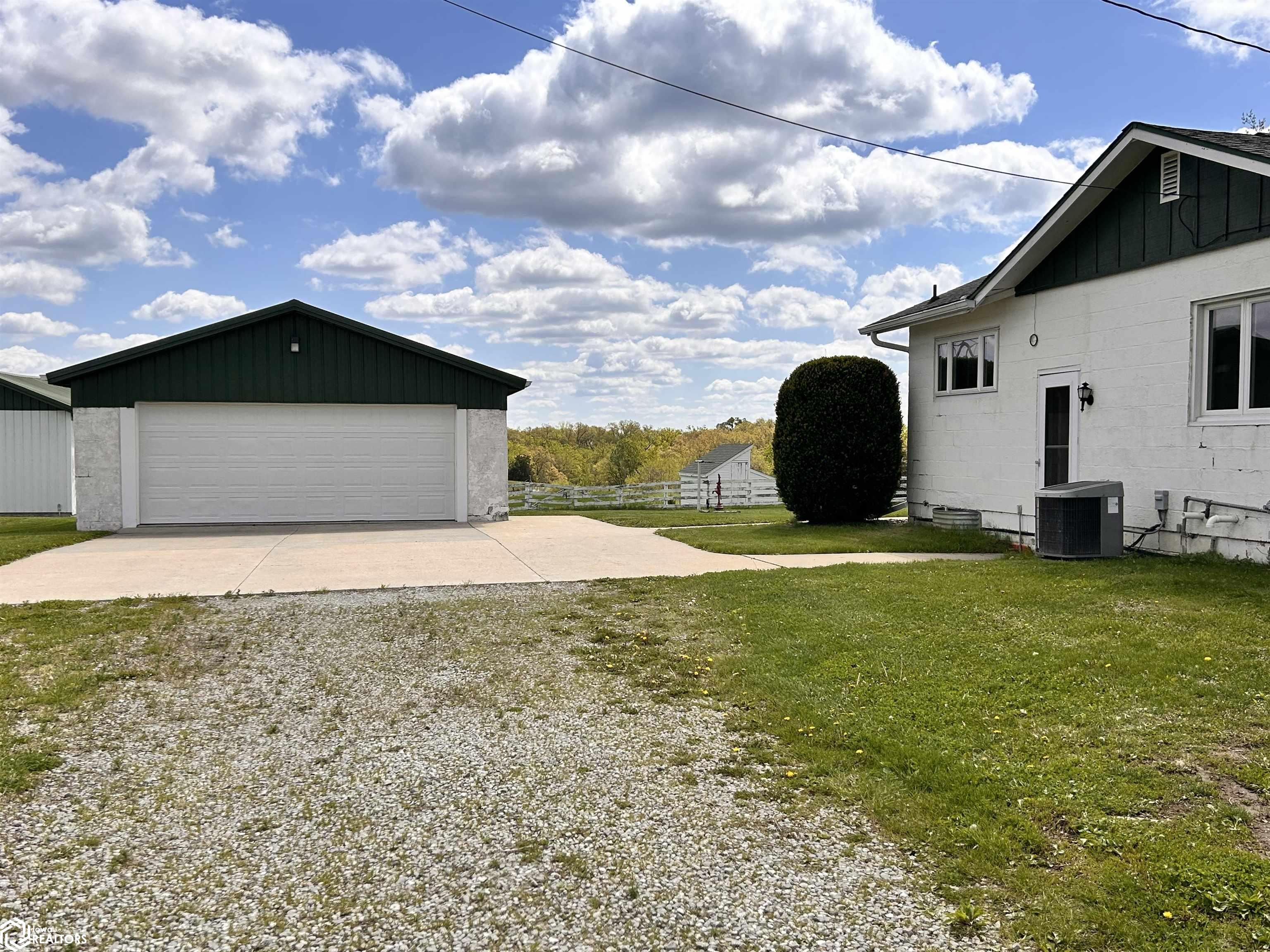 1404 Lake Road