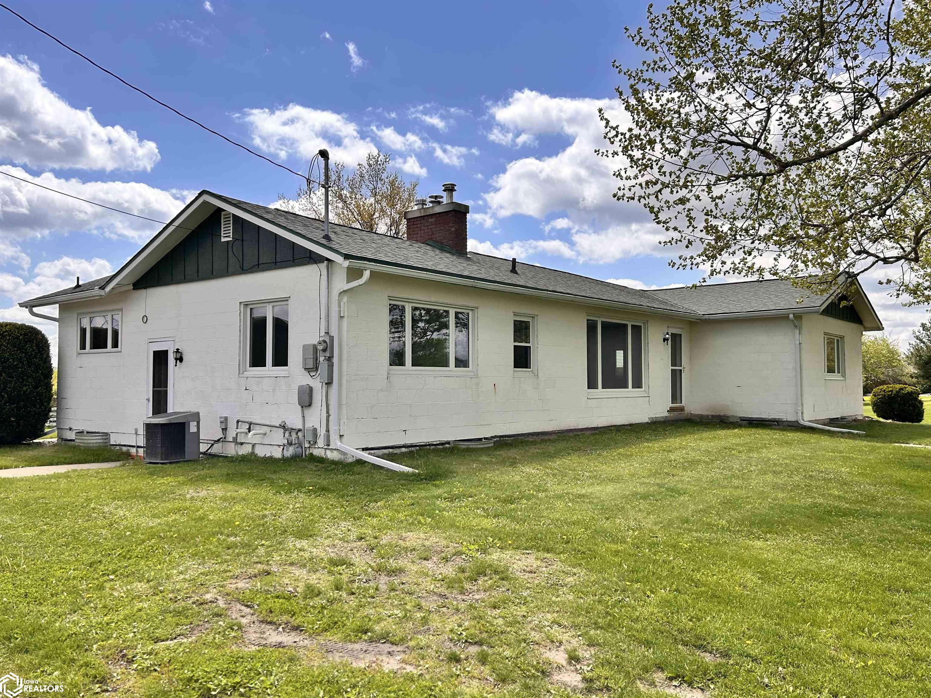1404 Lake Road