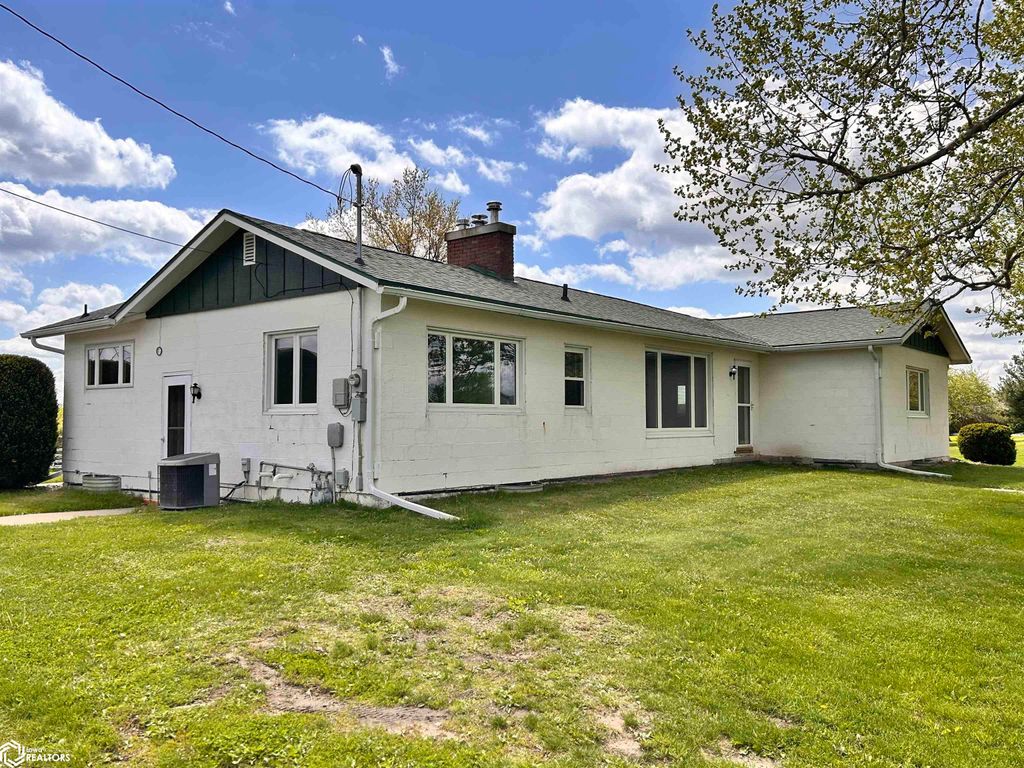 Photo of 1404 Lake Road, Ottumwa, IA 52501 (MLS # 6337753)