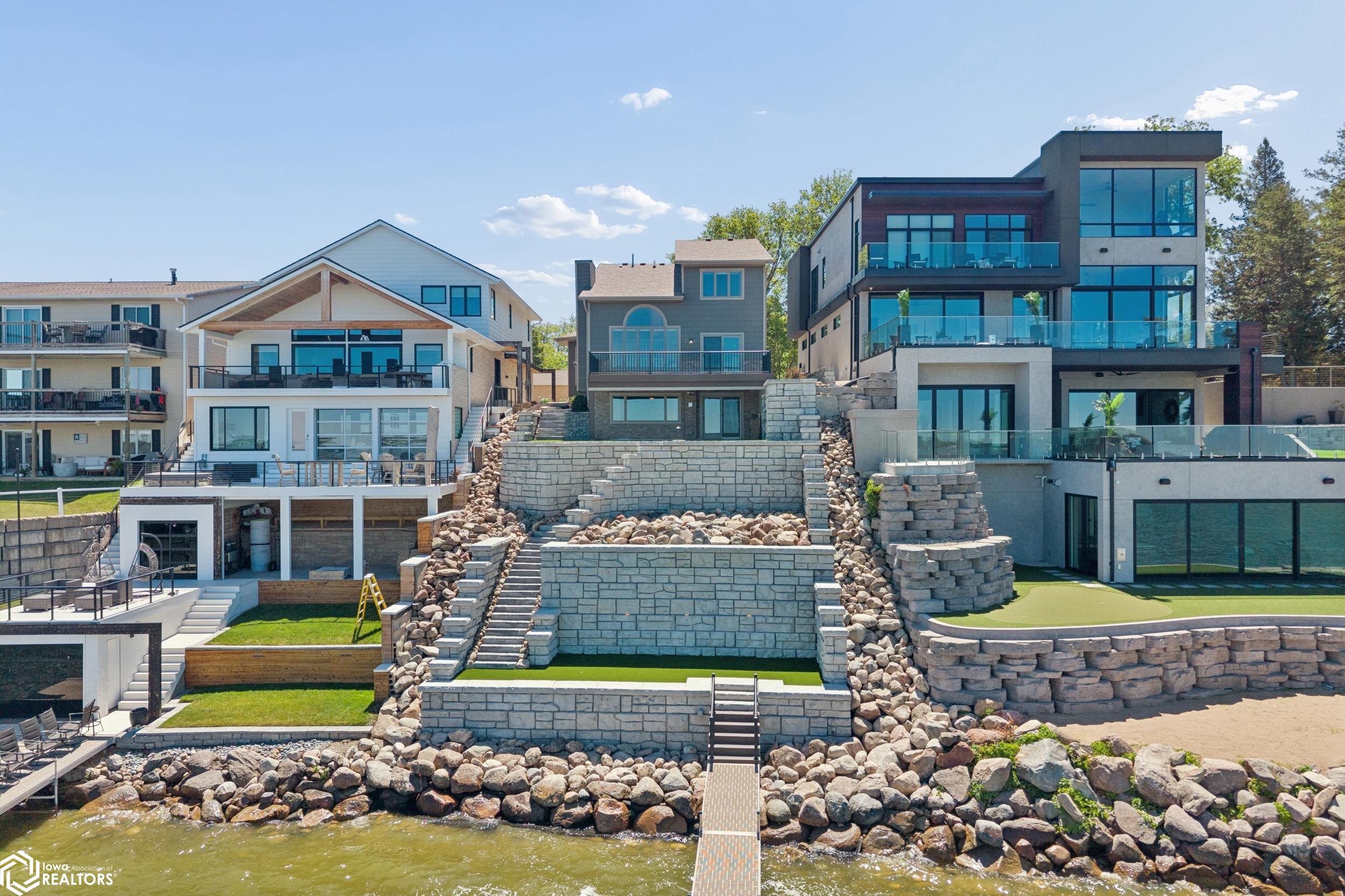 2405 S Lakeview Court