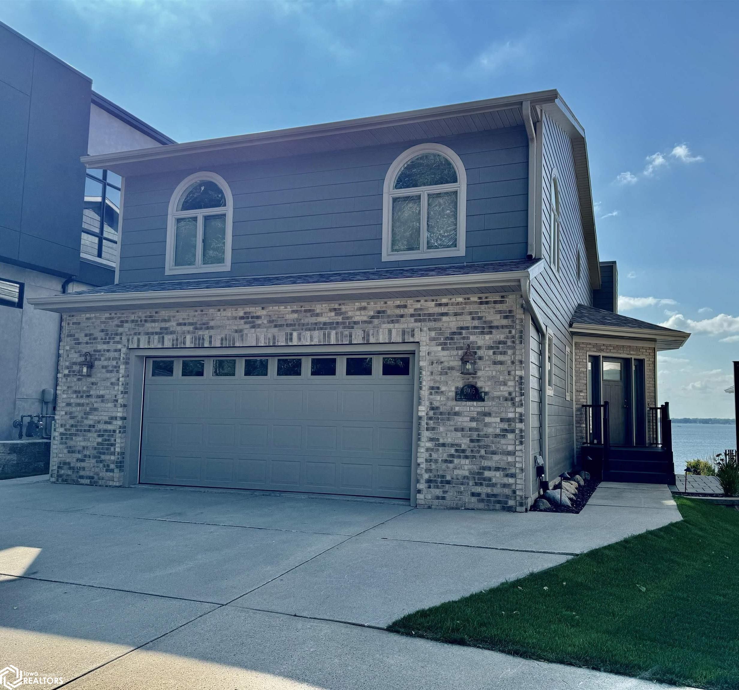 2405 S Lakeview Court