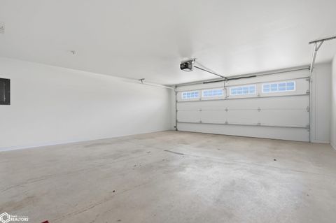 Tiny photo for 614 N Lincoln Street #102, Mount Pleasant, IA 52641 (MLS # 6337137)