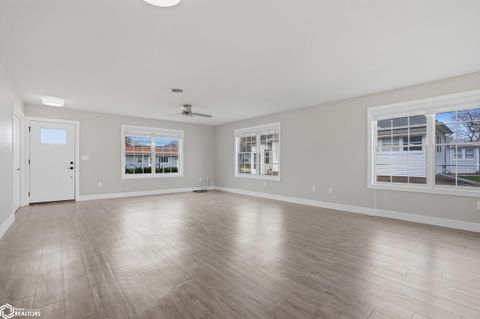 Tiny photo for 614 N Lincoln Street #102, Mount Pleasant, IA 52641 (MLS # 6337137)