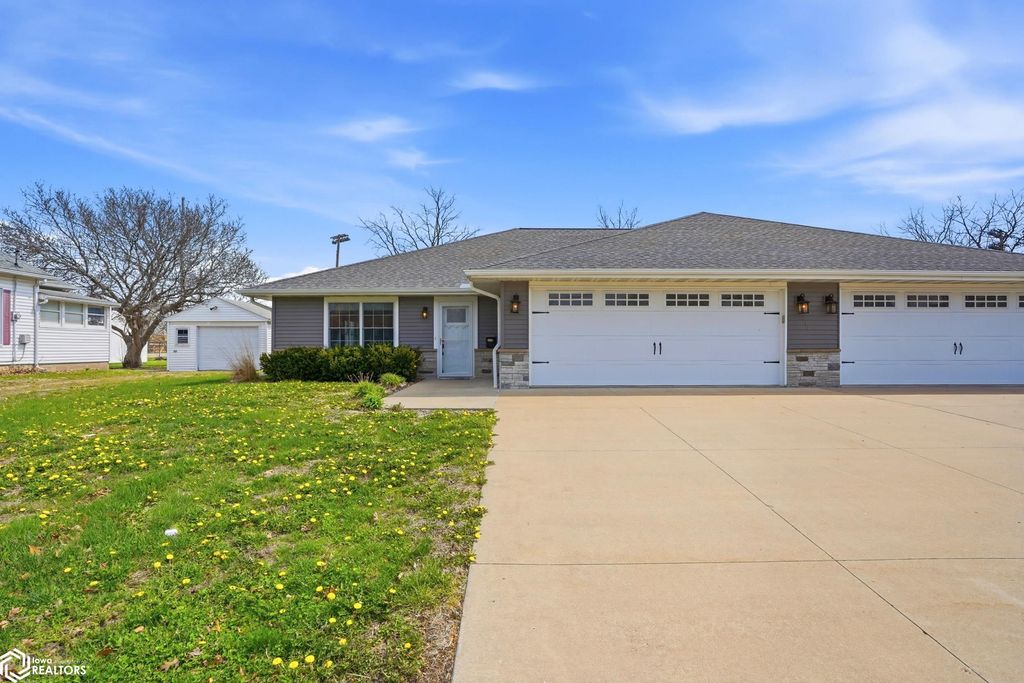 Photo of 614 N Lincoln Street #102, Mount Pleasant, IA 52641 (MLS # 6337137)