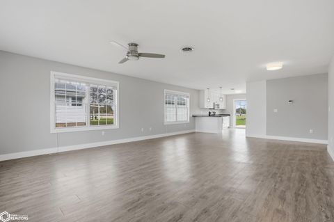 Tiny photo for 614 N Lincoln Street #102, Mount Pleasant, IA 52641 (MLS # 6337137)