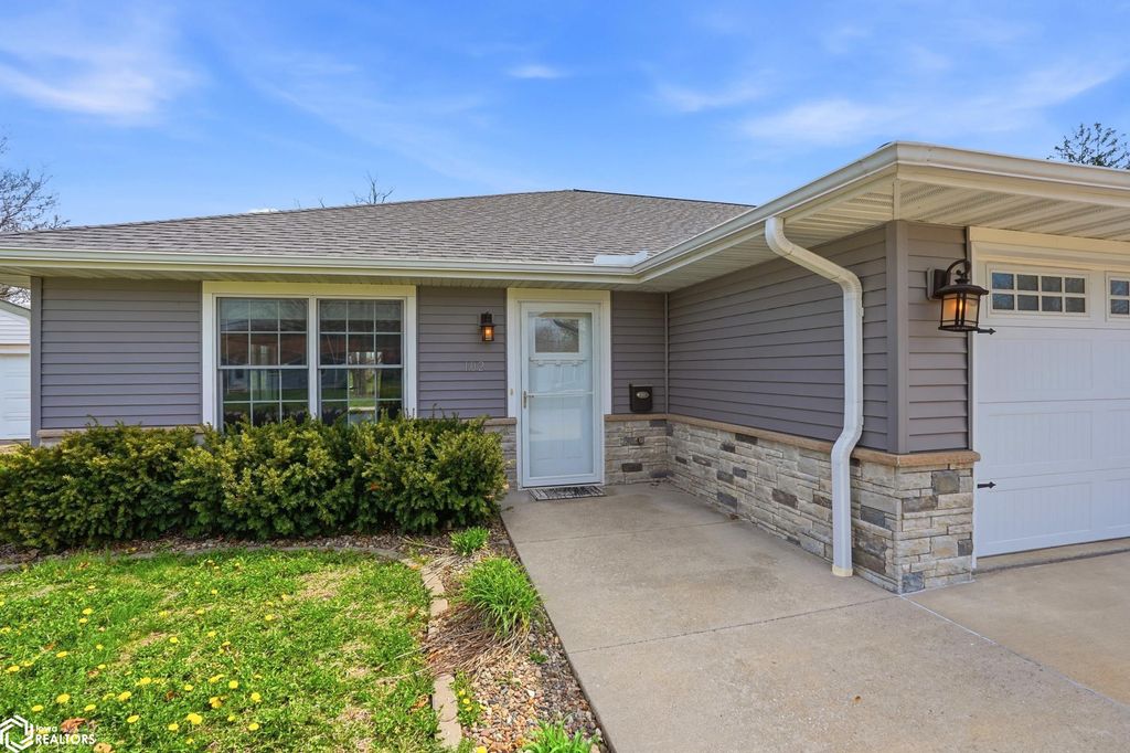 Photo of 614 N Lincoln Street #102, Mount Pleasant, IA 52641 (MLS # 6337137)