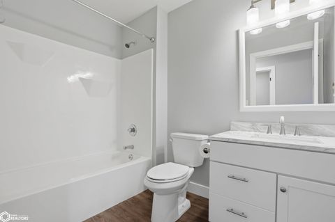 Tiny photo for 614 N Lincoln Street #102, Mount Pleasant, IA 52641 (MLS # 6337137)