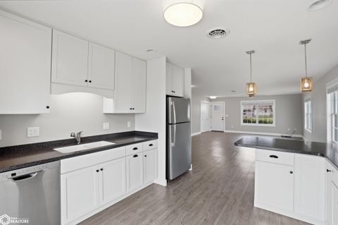 Tiny photo for 614 N Lincoln Street #102, Mount Pleasant, IA 52641 (MLS # 6337137)