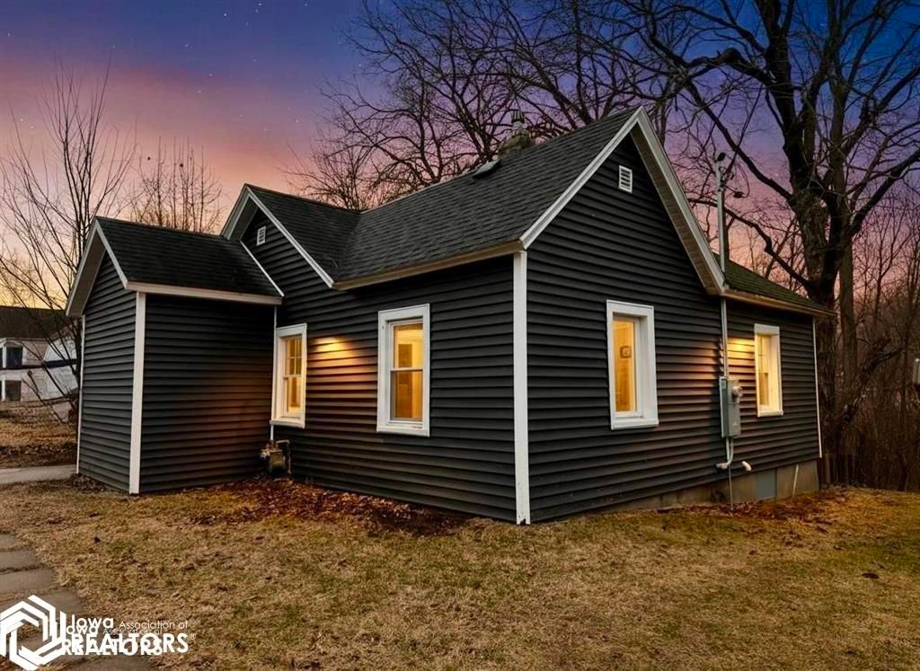 Photo of 1213 Doemland Street, Burlington, IA 52601 (MLS # 6337668)