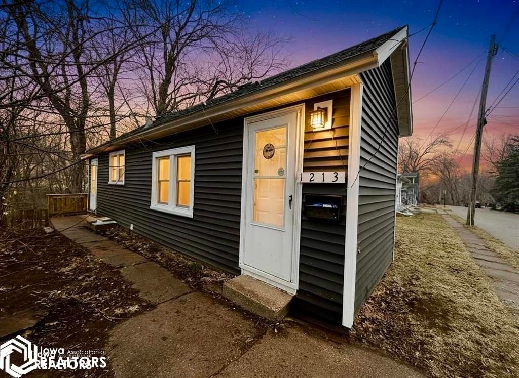 Photo of 1213 Doemland Street, Burlington, IA 52601 (MLS # 6337668)