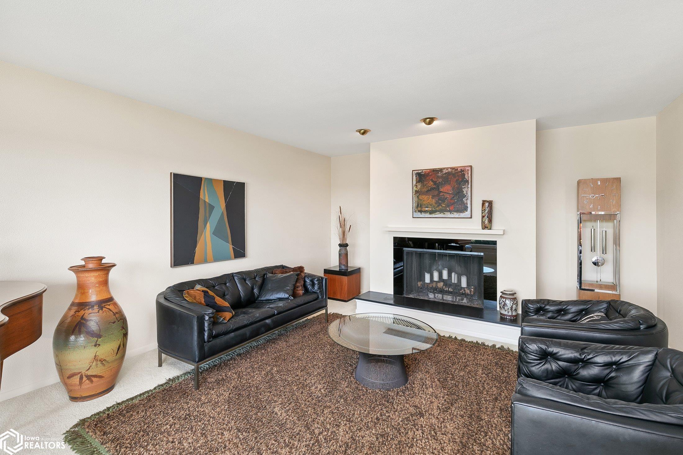 1015 Lakeshore Drive