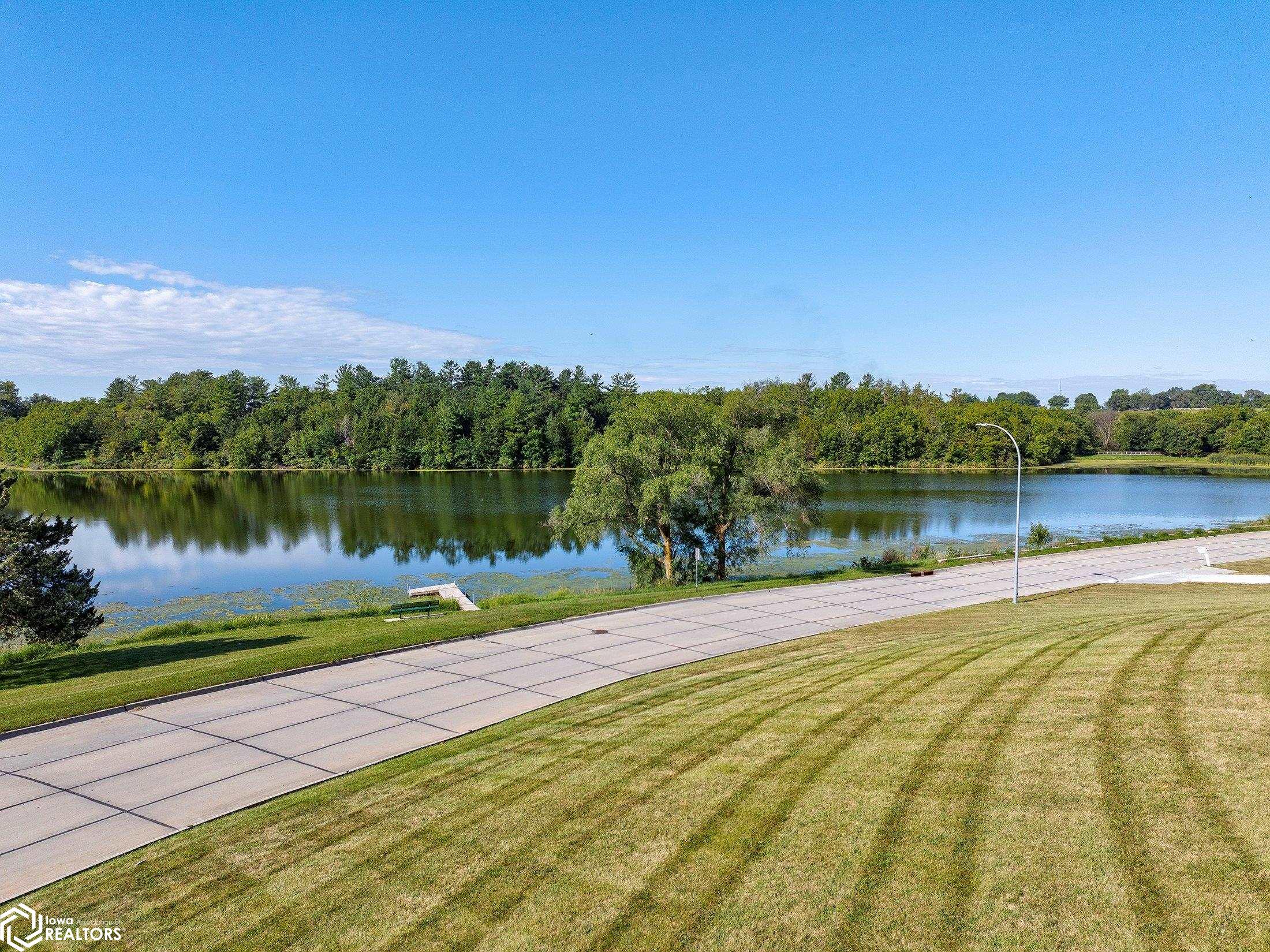 1015 Lakeshore Drive