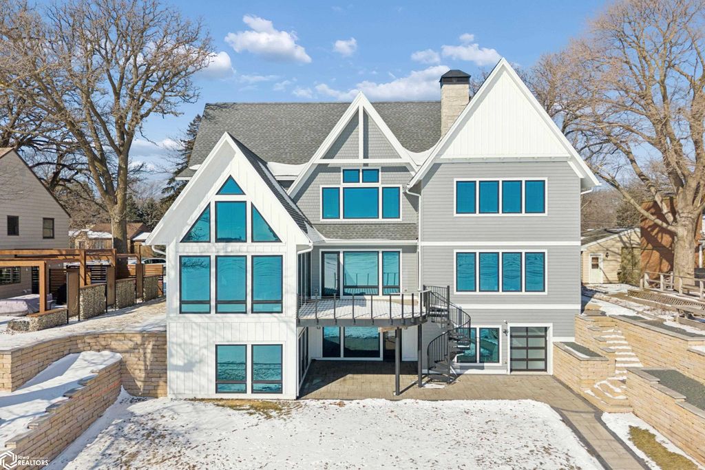 Photo of 1811 N Shore Drive, Clear Lake, IA 50428 (MLS # 6336240)