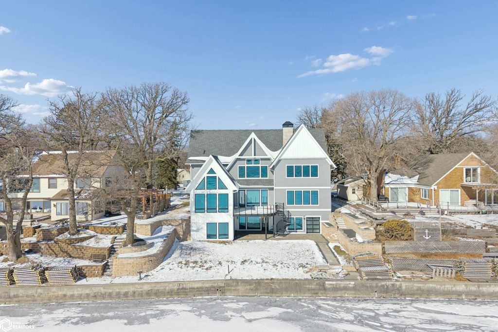 Photo of 1811 N Shore Drive, Clear Lake, IA 50428 (MLS # 6336240)