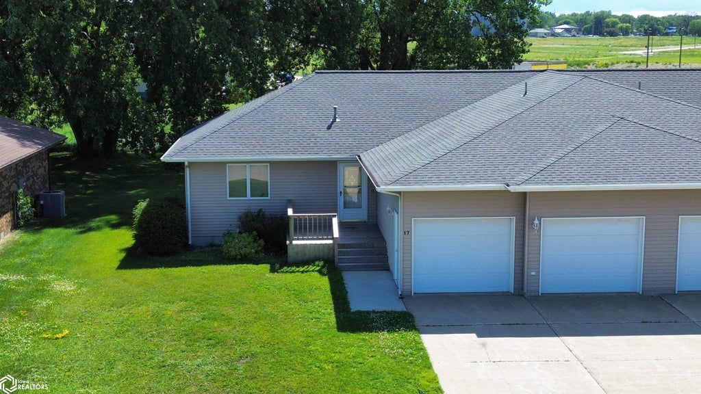Photo of 17 Plaza Drive, Clear Lake, IA 50428 (MLS # 6339333)