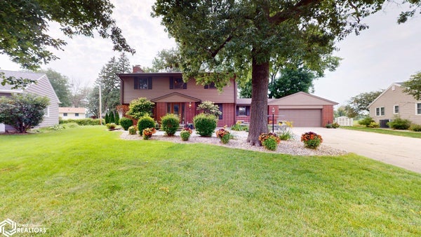 225 PARKRIDGE DR, MASON CITY, IA 50401 - Image f6662abfa6e515cf300a005d80e57e2f/3397505423