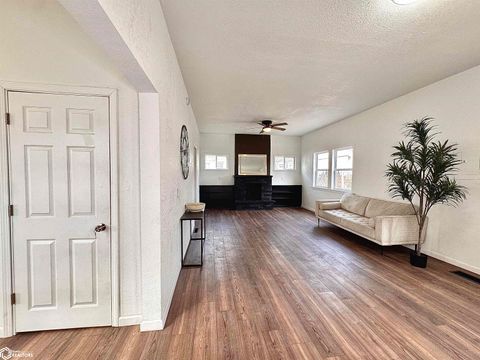 126 S Cooper Avenue Ottumwa IA 52501