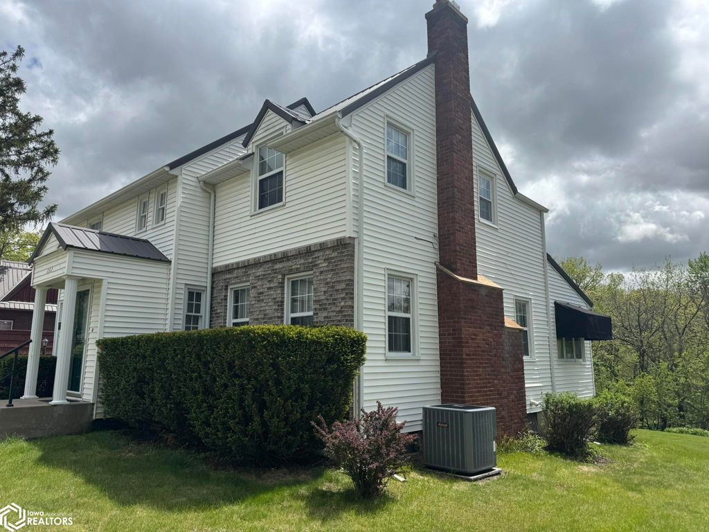 Photo of 132 W Alta Vista Avenue, Ottumwa, IA 52501 (MLS # 6337673)