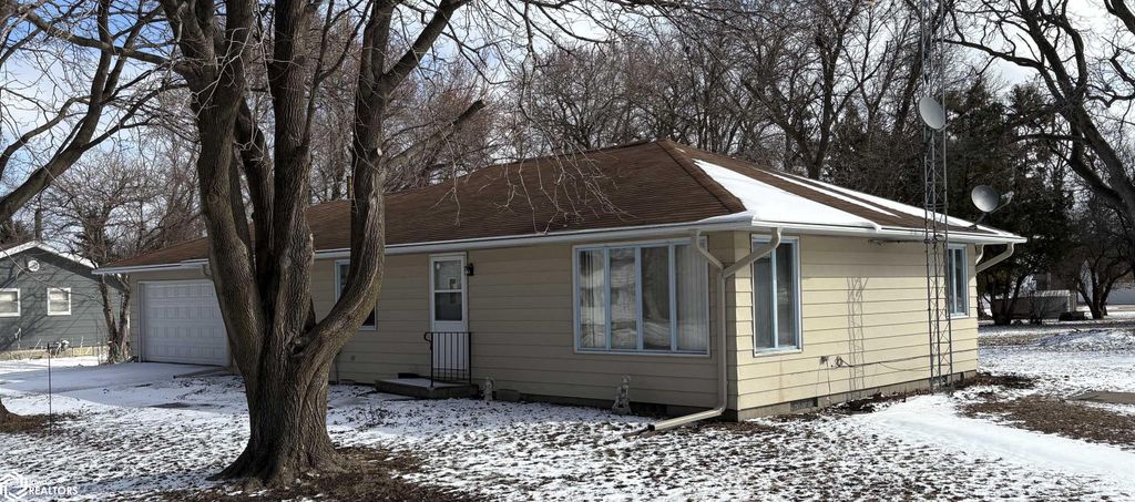 Photo of 404 Oak Street, Lone Rock, IA 50559 (MLS # 6336290)