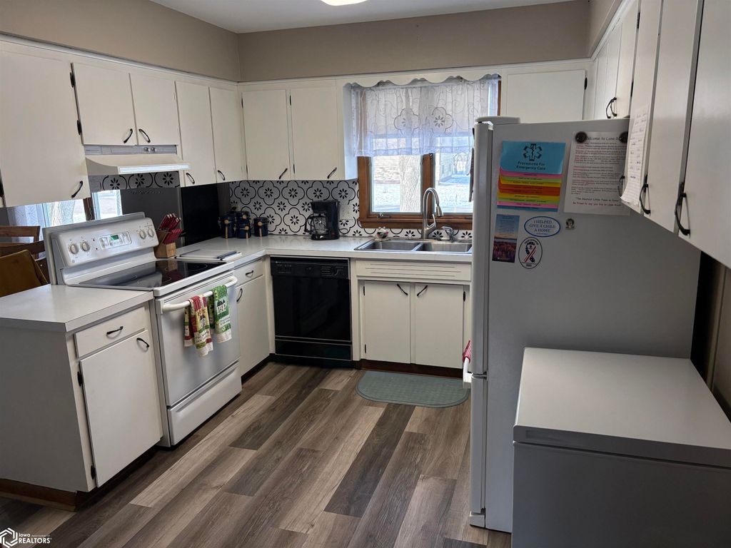 Photo of 404 Oak Street, Lone Rock, IA 50559 (MLS # 6336290)