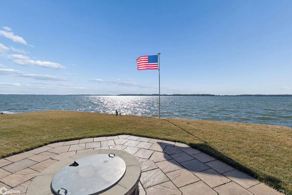 Photo of 3609 N Shore Drive, Clear Lake, IA 50428 (MLS # 6336231)