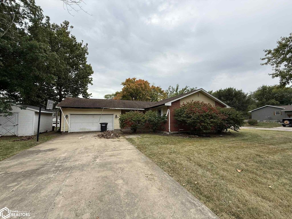 Photo of 514 W Vine Street, Mount Pleasant, IA 52641 (MLS # 6333064)