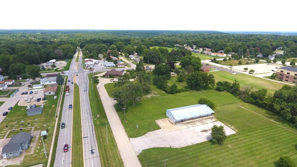 Photo of 2200 N Roosevelt Avenue, Burlington, IA 52601 (MLS # 6330636)