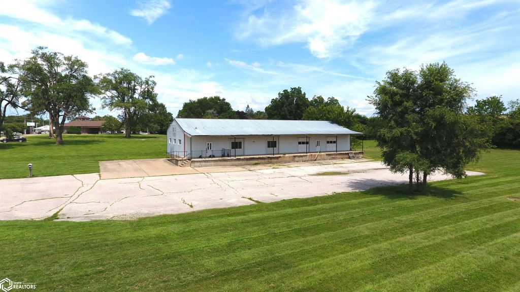 Photo of 2200 N Roosevelt Avenue, Burlington, IA 52601 (MLS # 6330636)