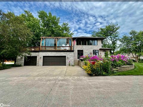 3514 N Shore Dr Clear Lake IA 50428