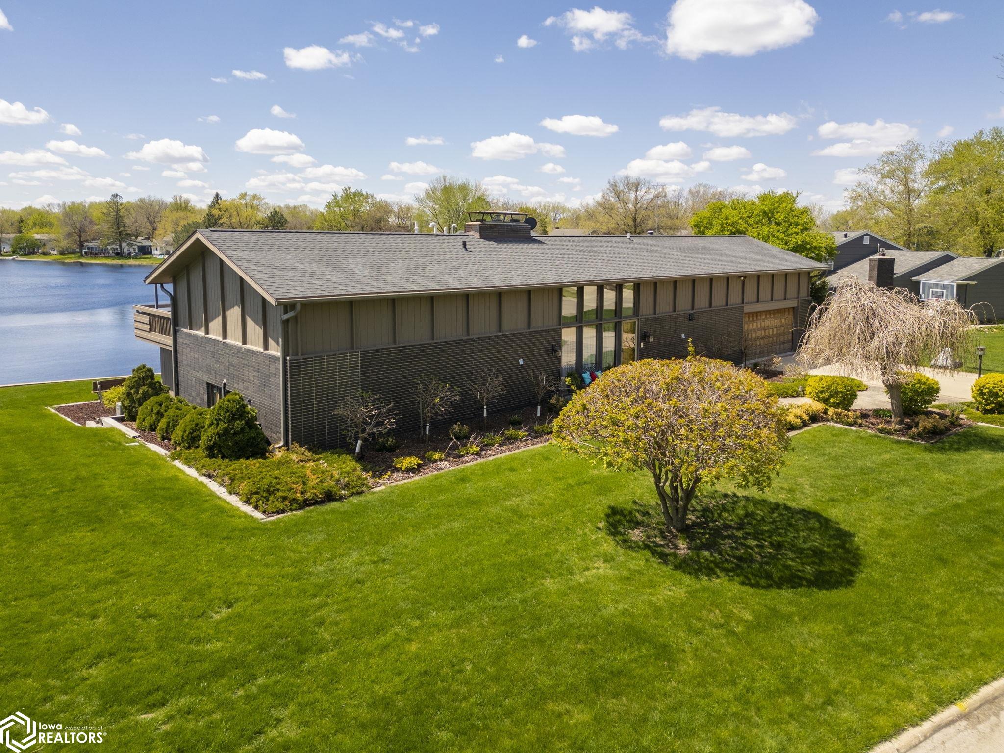 154 Lakeview Dr