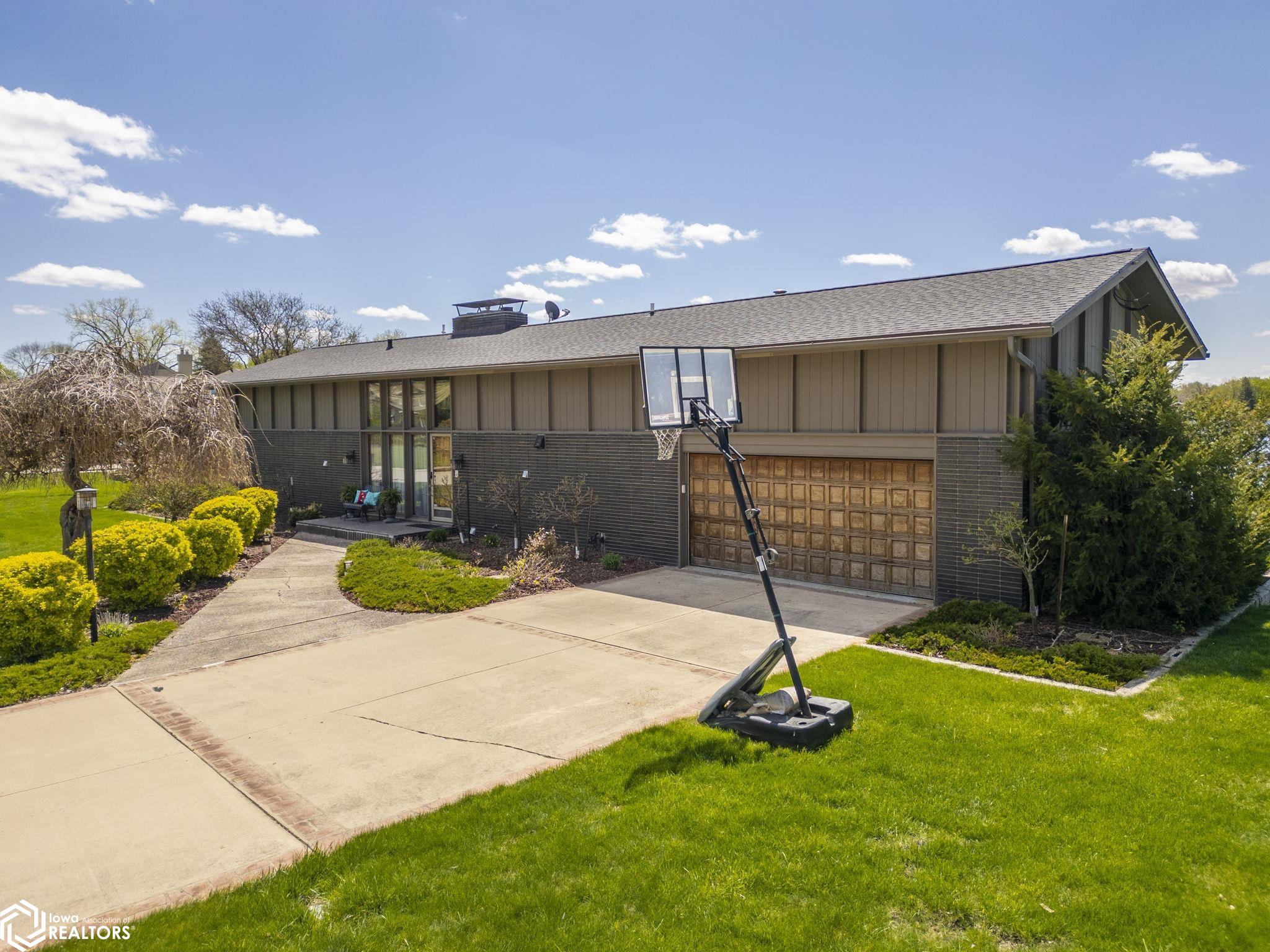 154 Lakeview Dr