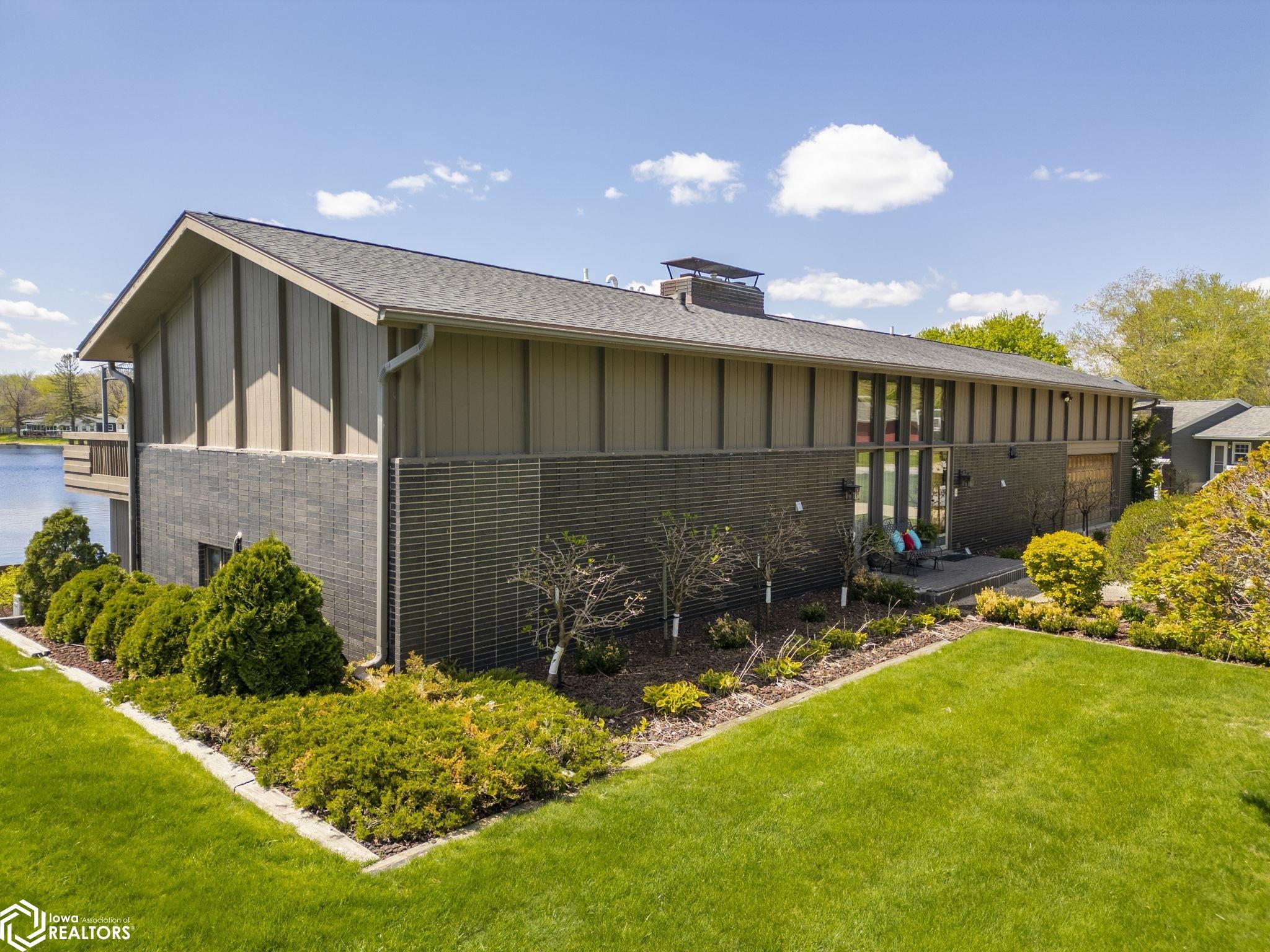 154 Lakeview Dr